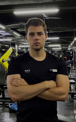 Инструктор тренажерного зала Александр Козлов