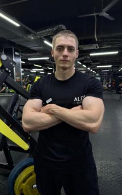 Инструктор тренажерного зала Поляков   Кирилл